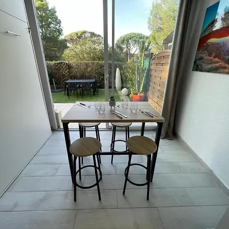Large 2 - Garden, Pool & Tennis Apartamento